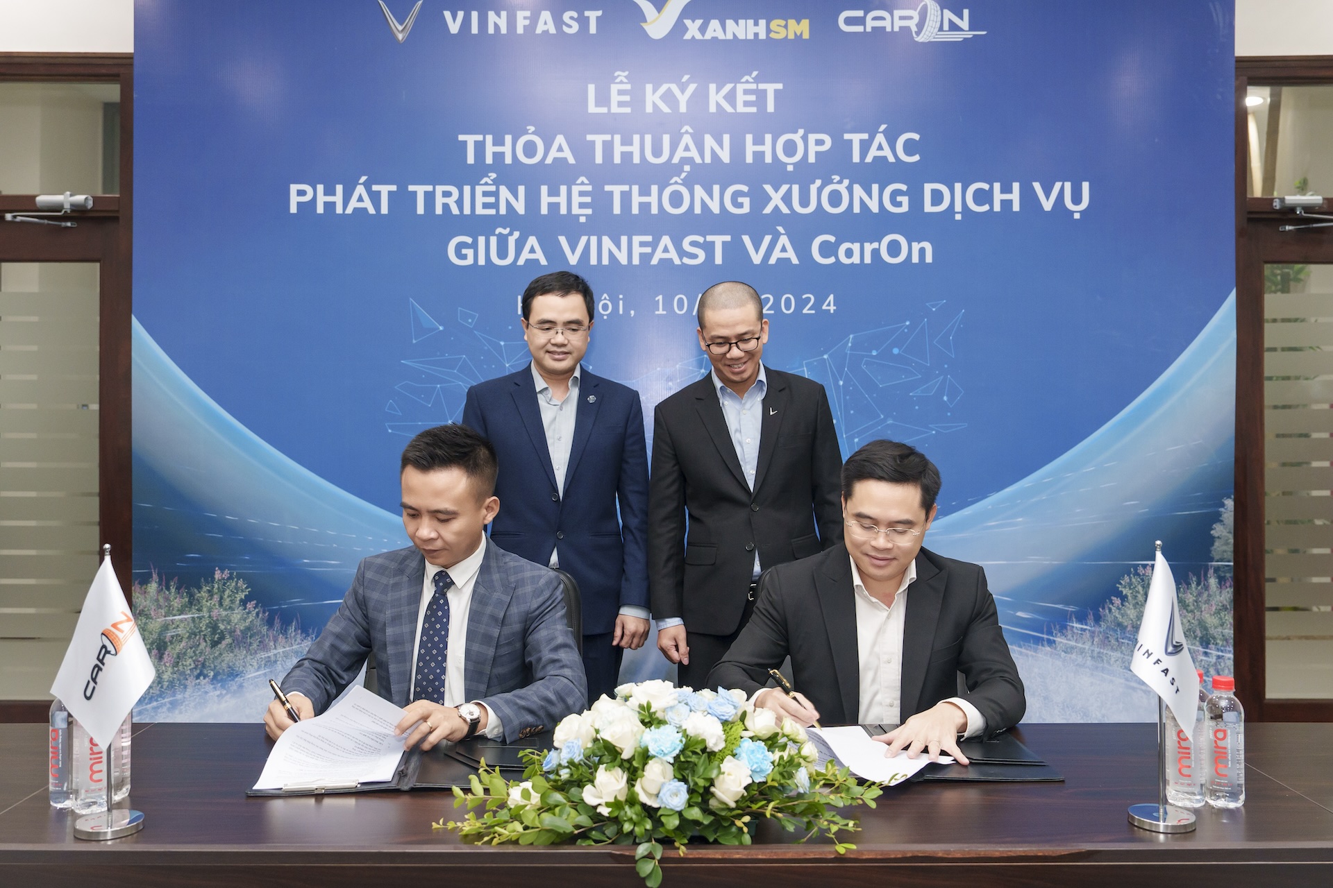 VinFast ký kết thỏa thuận hợp tác với CarOn