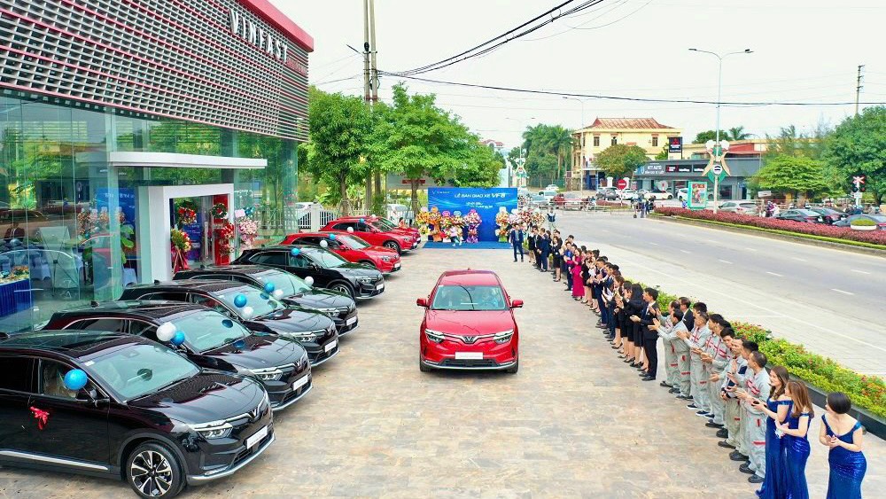 VinFast bàn giao 358 ô tô điện VF 8 và VF e34 trong tháng 1/2023