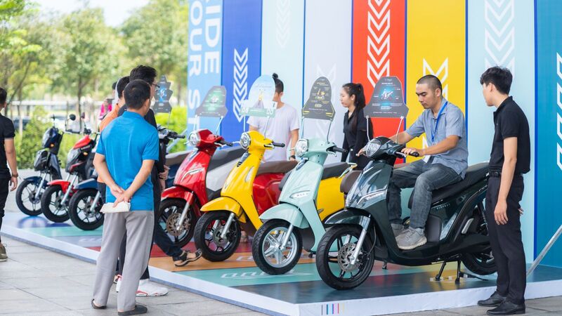 Bao nhiêu tuổi được thi bằng lái xe máy A1, A2? 