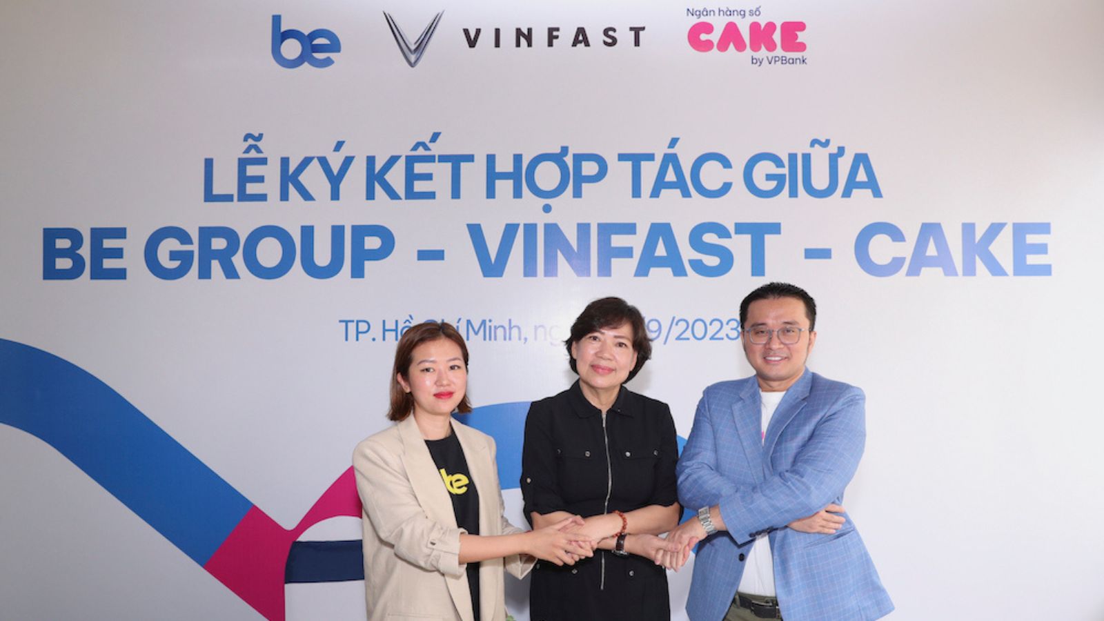 be group hop tac cung vinfast va cake by vp bank 