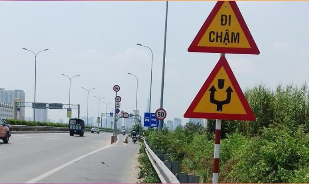 Biển báo chú ý chướng ngại vật W.246a