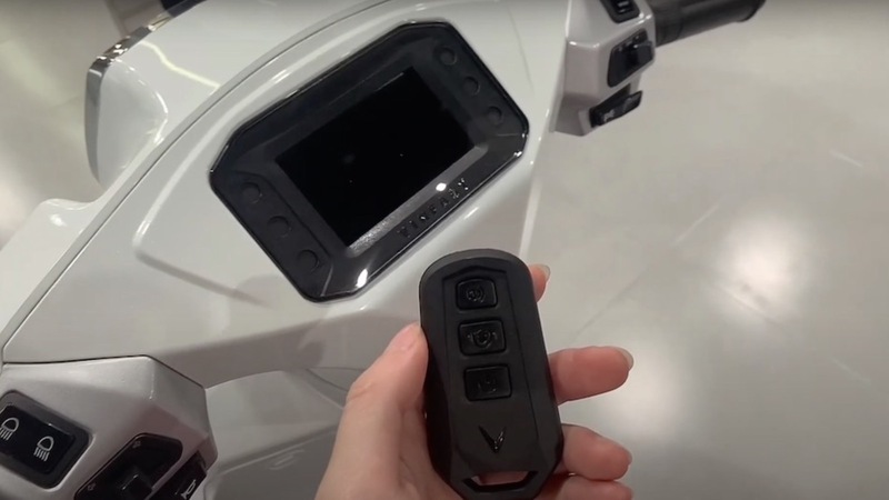 cách khóa cổ xe máy điện thumb