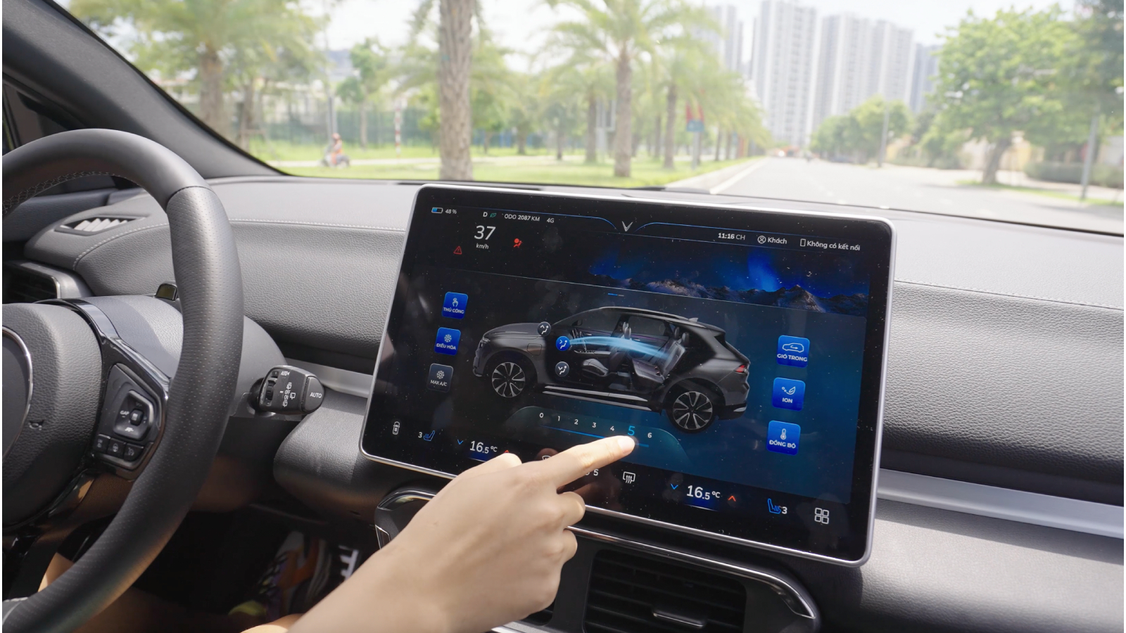 Công nghệ trên xe ô tô điện VF 8 thumb