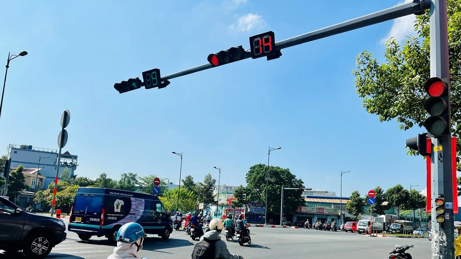 đèn đỏ có được rẽ phải không
