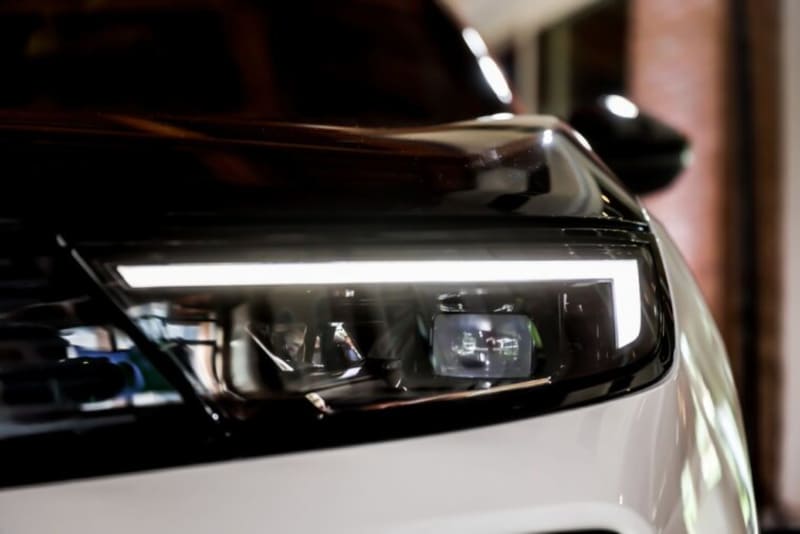 Hệ thống đèn Led ma trận ô tô cấu tạo bởi hệ thống đèn xếp chéo nhau&nbsp;