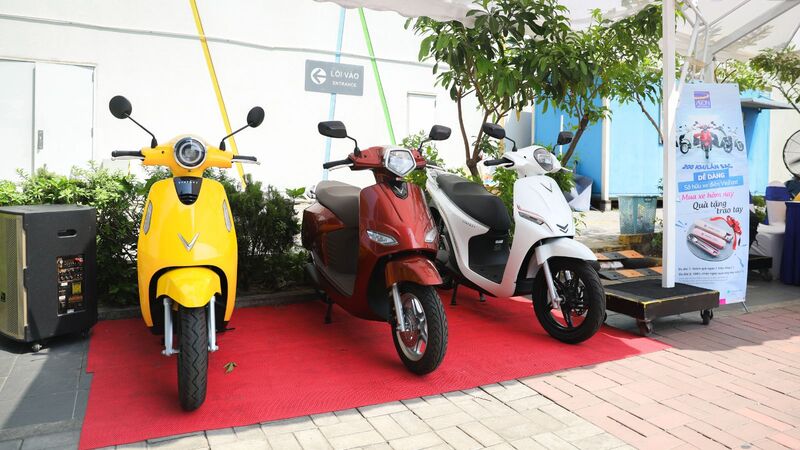  đèn pha và đèn cốt xe máy điện