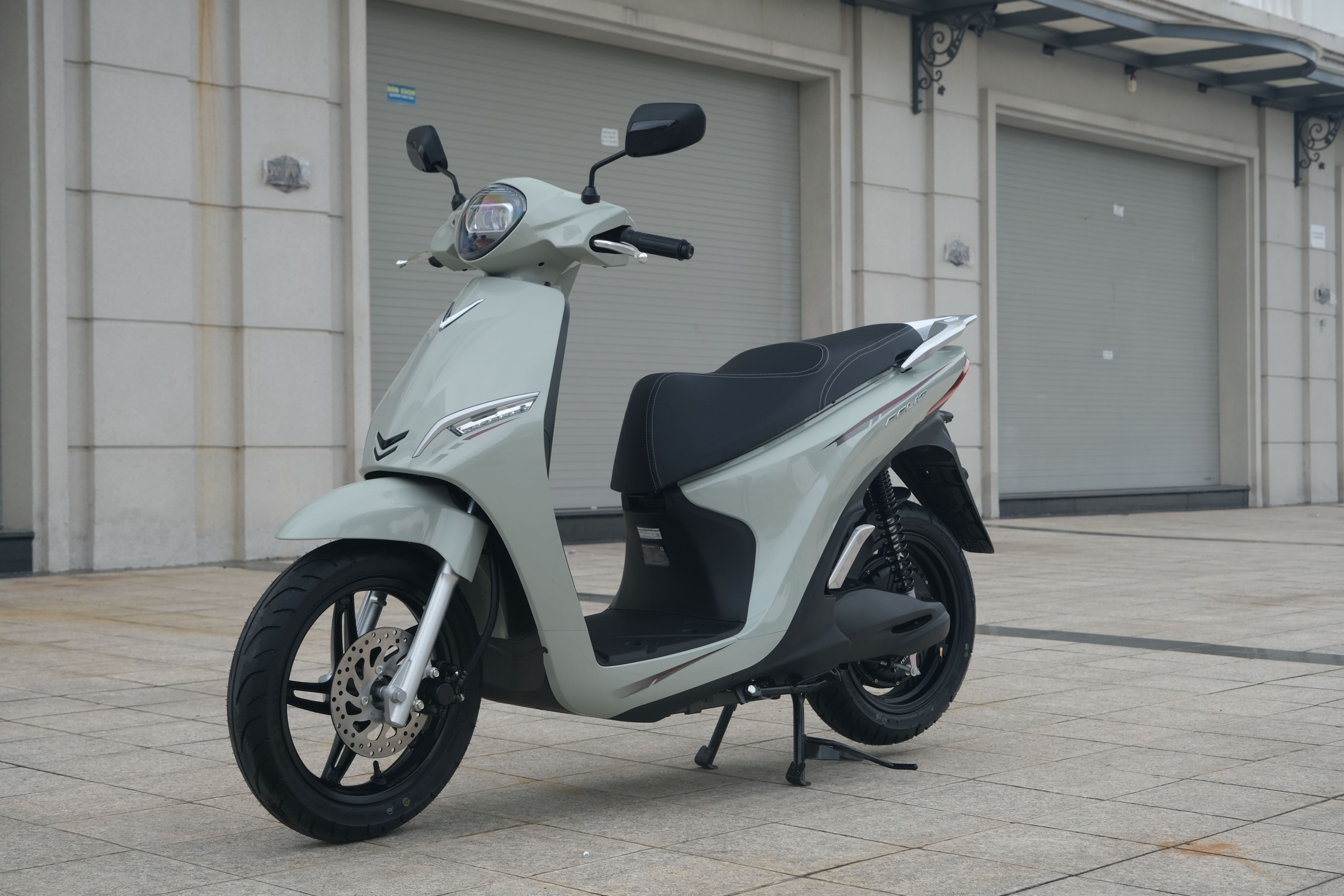 Ra mắt xe máy điện VinFast Feliz bản 02 pin