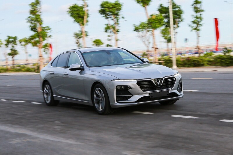Cách lái xe hơi khi bị thủng lốp hiệu quả