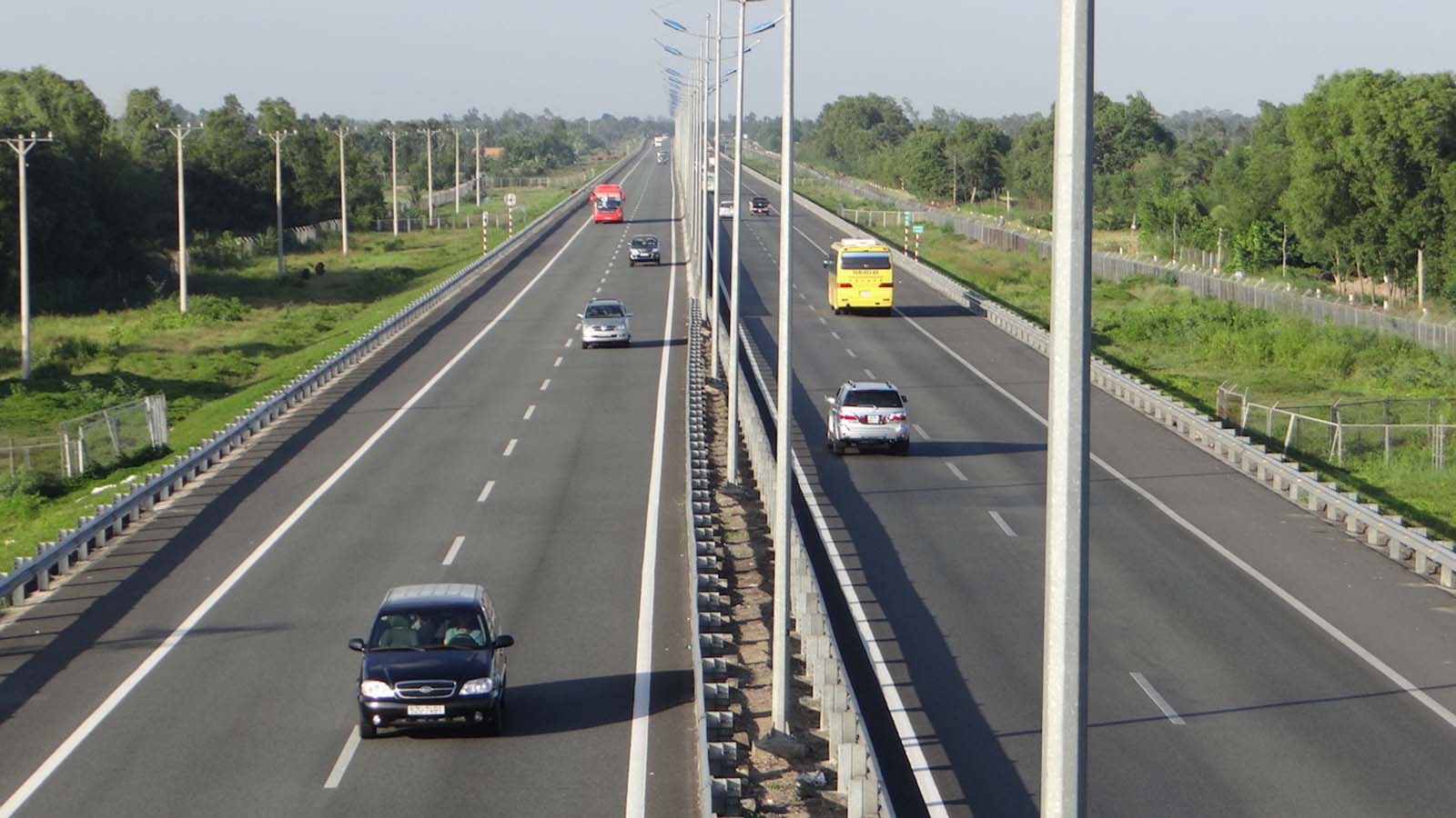 Kinh nghiệm lái xe quốc lộ an toàn dành cho lái mới