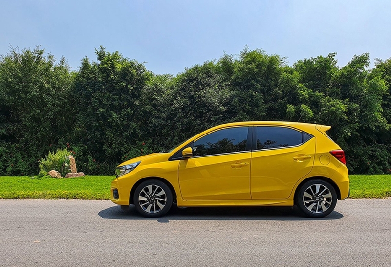 Mua xe Hatchback cũ tại các đại lý hoặc trang web điện tử