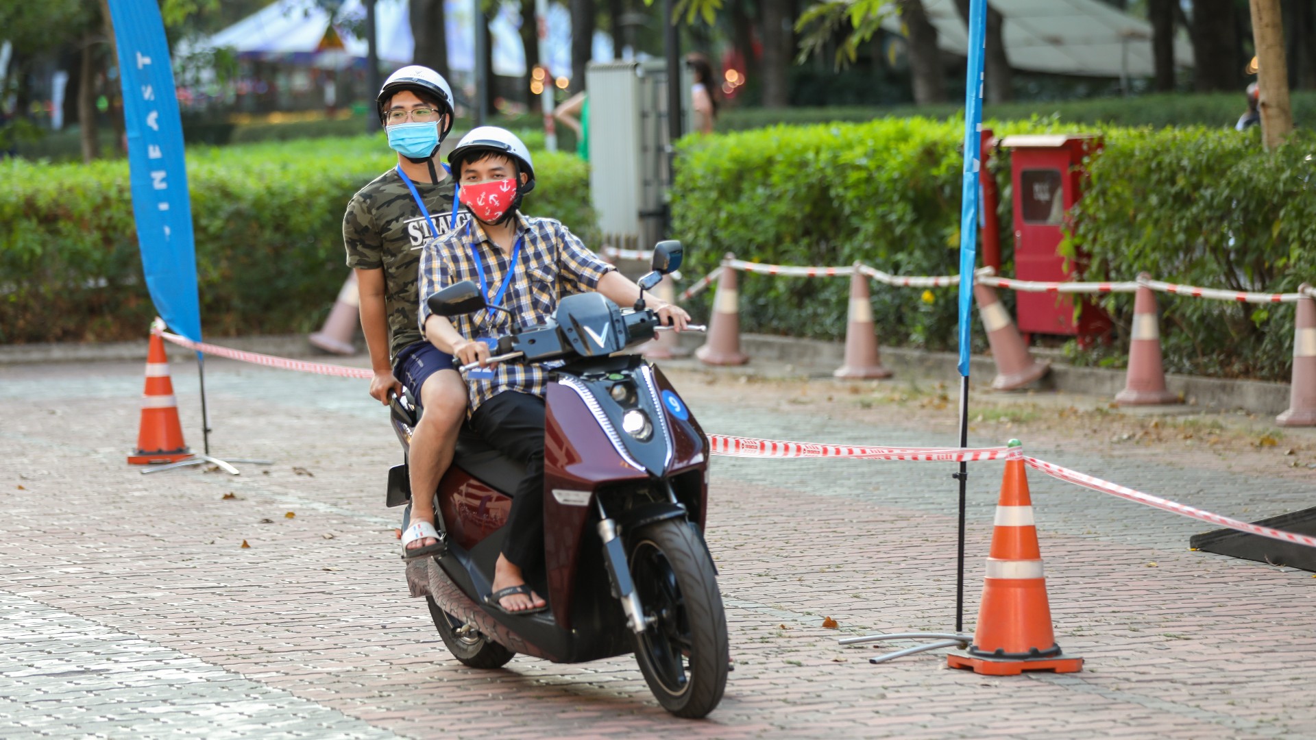 Lái thử xe điện VinFast thumb