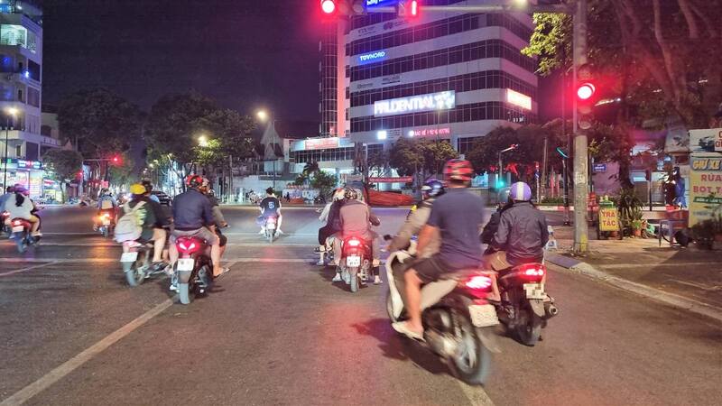 lắp đặt đèn hậu nháy có bị phạt không