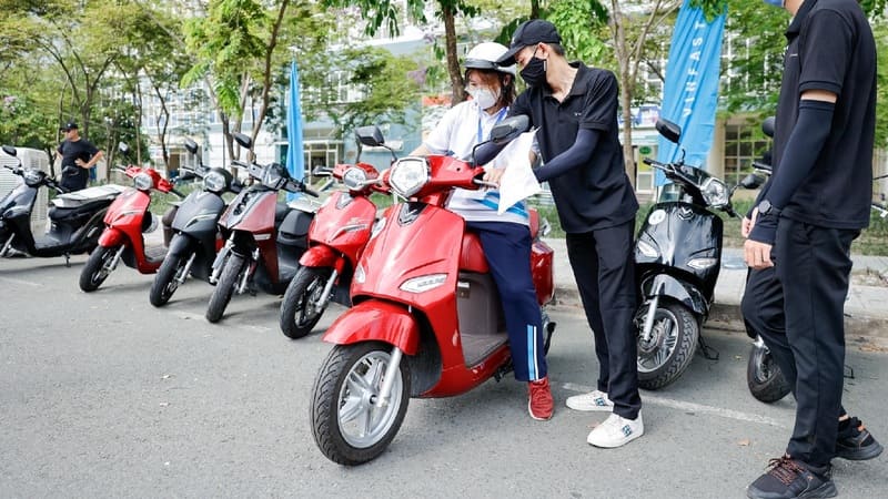 mệnh hoả hợp xe máy màu gì
