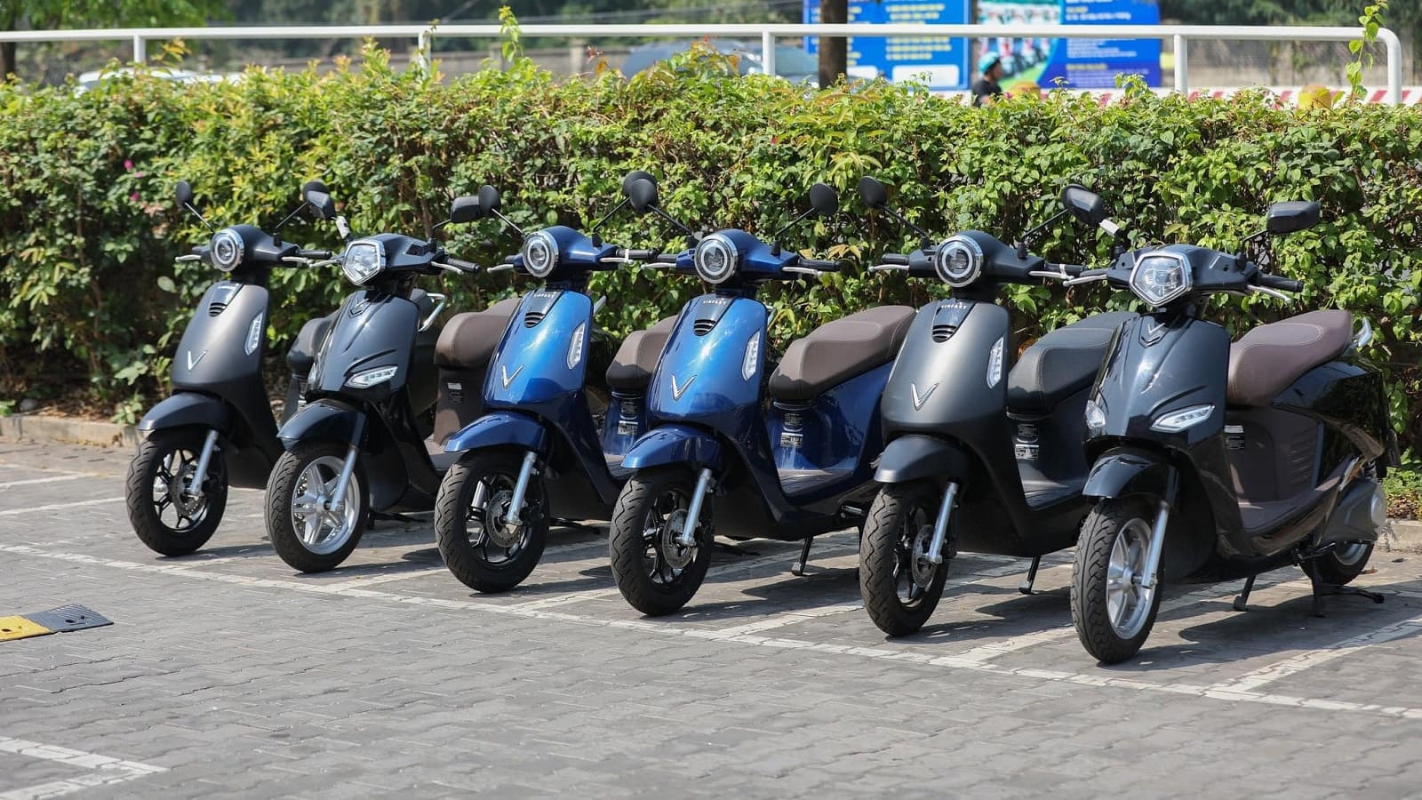 mệnh Thủy mua xe máy màu gì