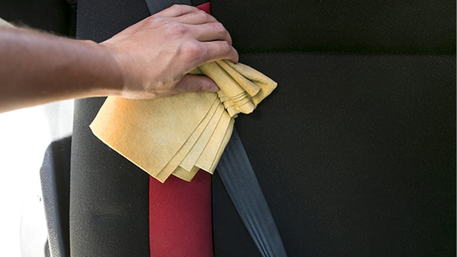 Mẹo vệ sinh dây đai an toàn xe ô tô hiệu quả