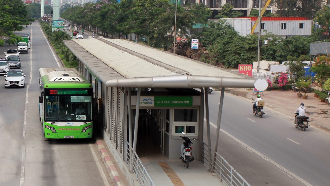 Mức phạt đi vào làn đường cho xe buýt nhanh