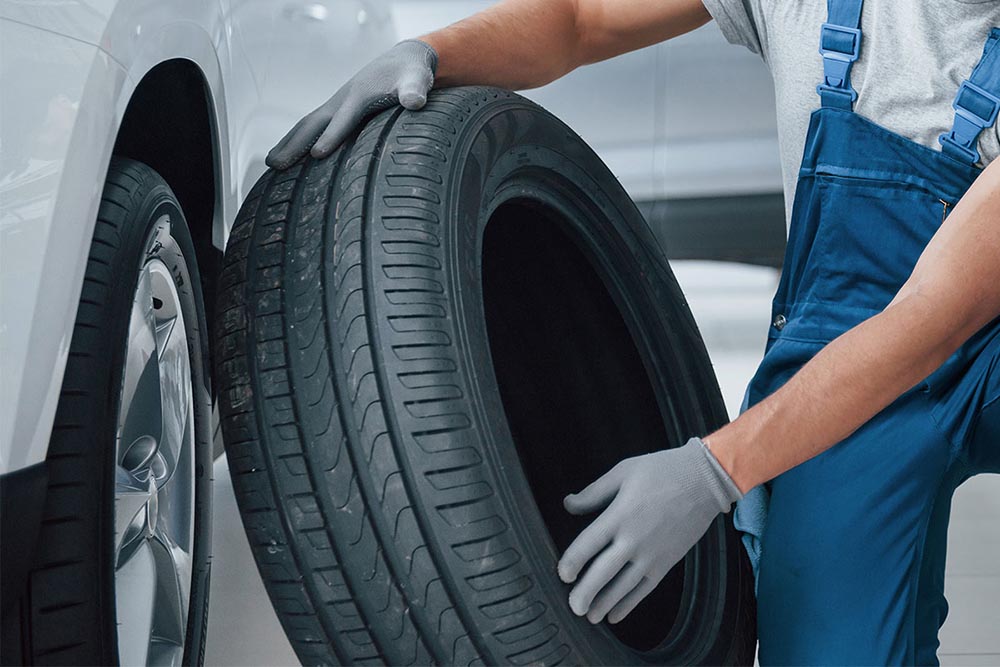 Nâng cấp gì cho xe ô tô điện, có cần nâng cấp bộ phận lốp xe ô tô không?