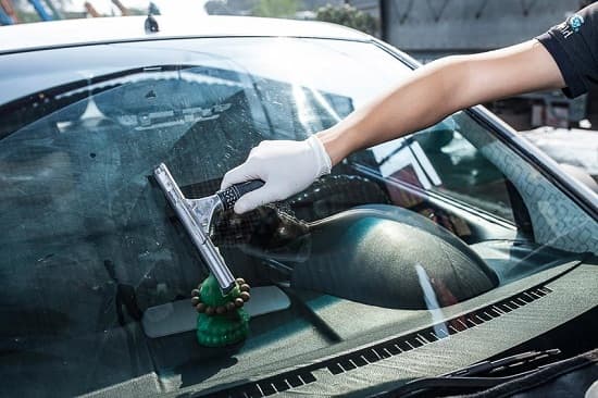 Những điều không nên làm khi xe ô tô bám nhiều bụi