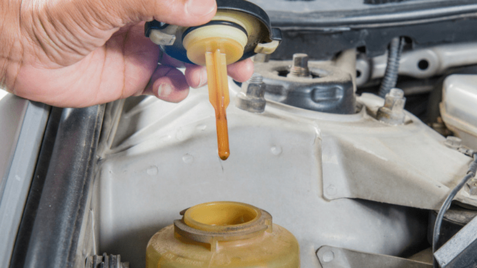 Cách khắc phục lỗi rò rỉ dầu ở hệ thống trợ lực lái