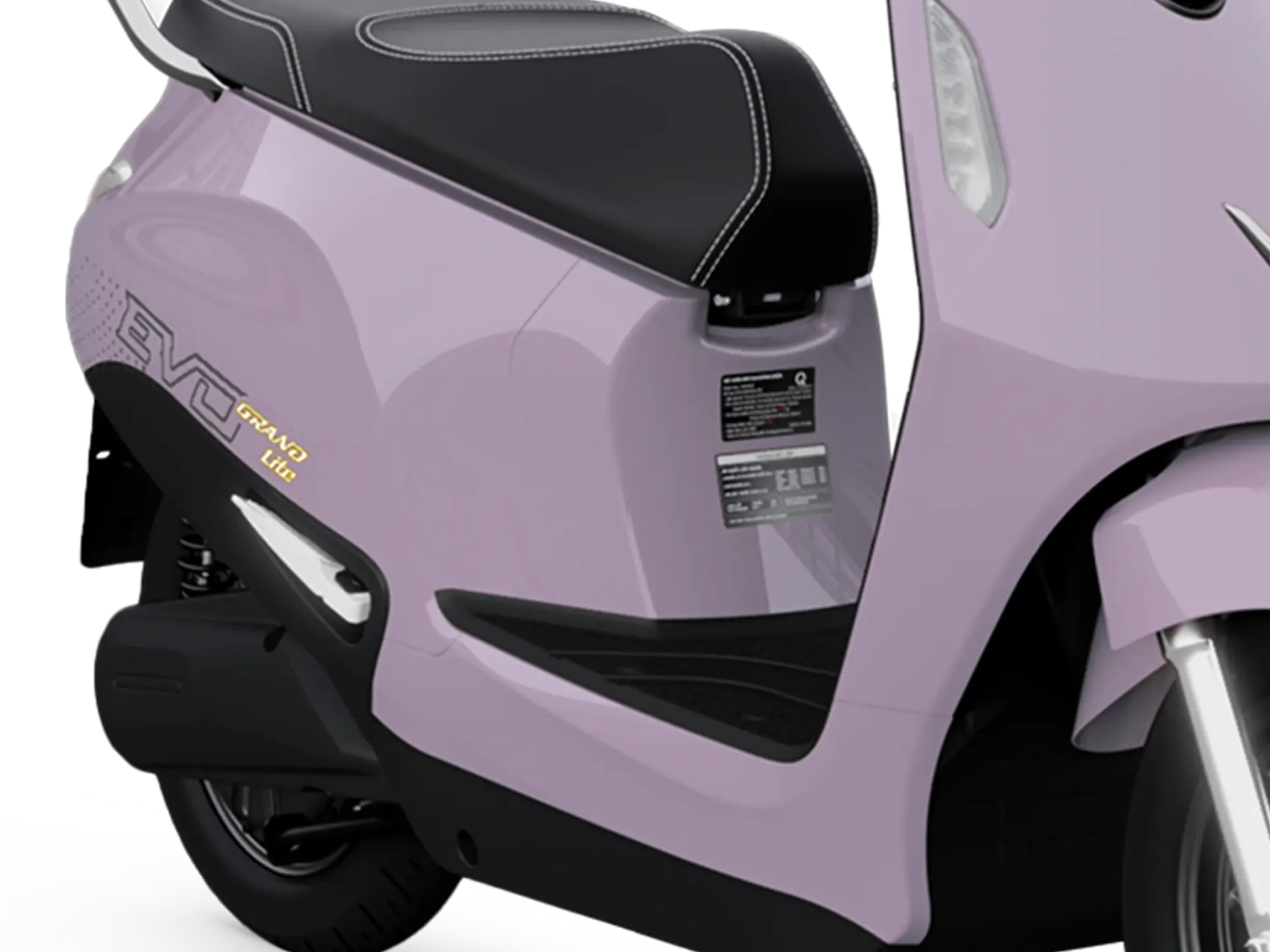 Vị trí lắp pin: Dưới sàn để chân, pin phụ đặt ở cốp - tối ưu không gian sử dụng