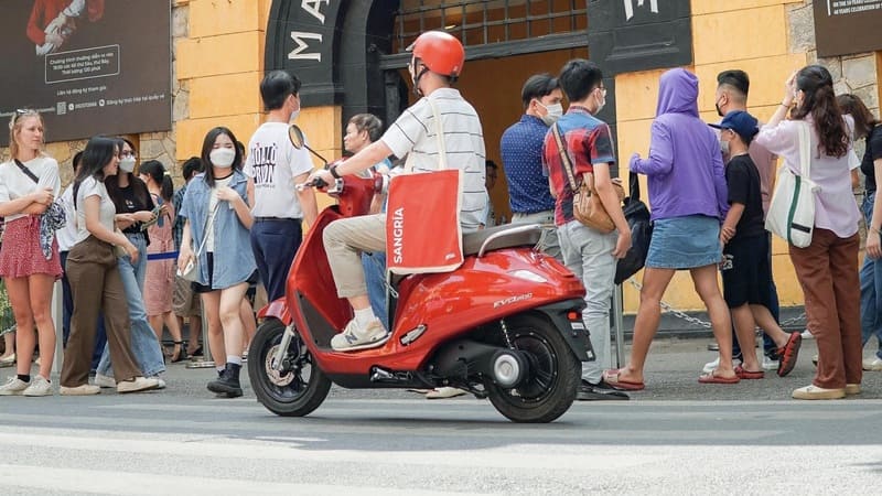 tốc độ xe máy trong khu đông dân cư