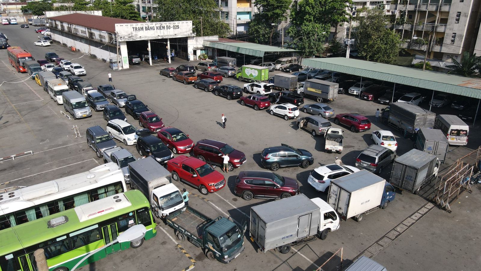 Trung tâm đăng kiểm quá tải vào dịp tết
