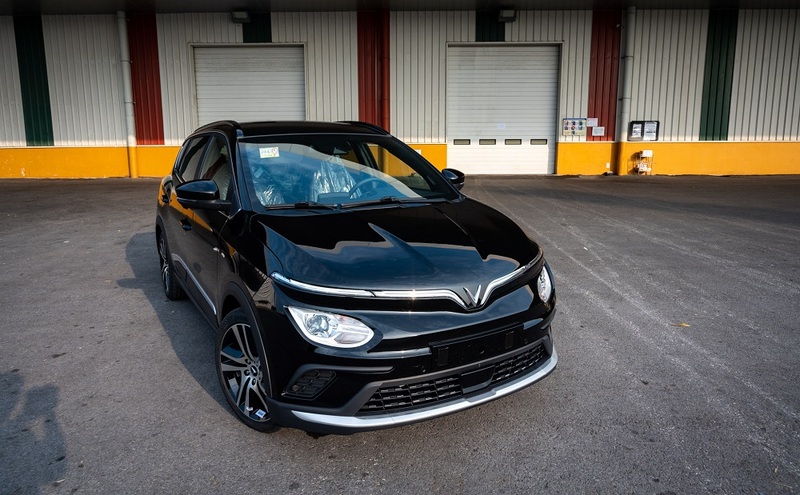 Tuổi Hợi mua xe hợp màu gì - VF e34 màu đen - Jet Black