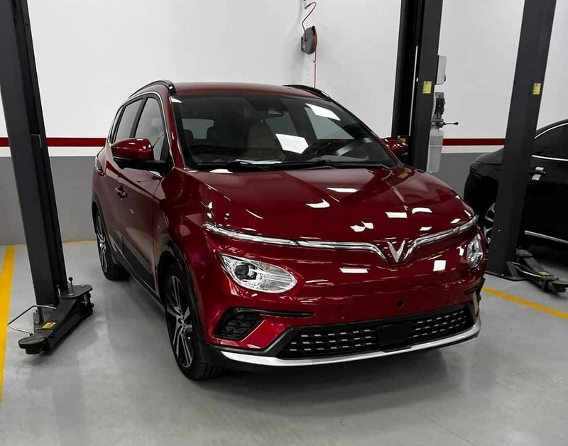 Tuổi quý hợi mua xe màu gì - VF e34 màu đỏ - Crimson Red