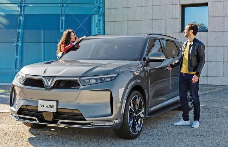Tuổi Mùi mua xe hợp màu gì - Xe VinFast VF 9 màu xám sang trọng và đẳng cấp hợp với người tuổi Ất Mùi