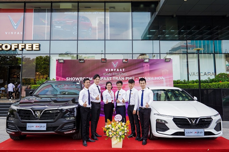 Khai trương đồng loạt 27 showroom VinFast trên cả nước