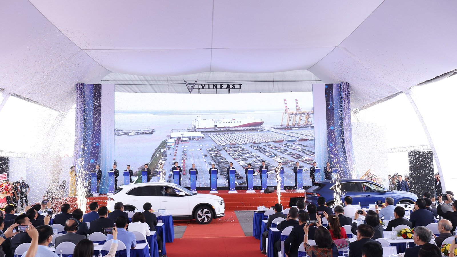 VinFast chính thức xuất khẩu xe ô tô điện sang thị trường nước ngoài