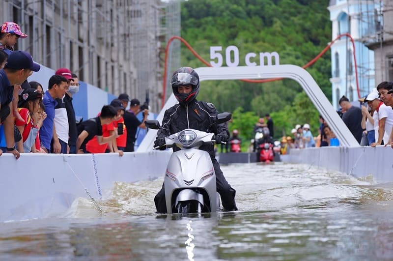 xe đạp điện để ngoài mưa có sao không