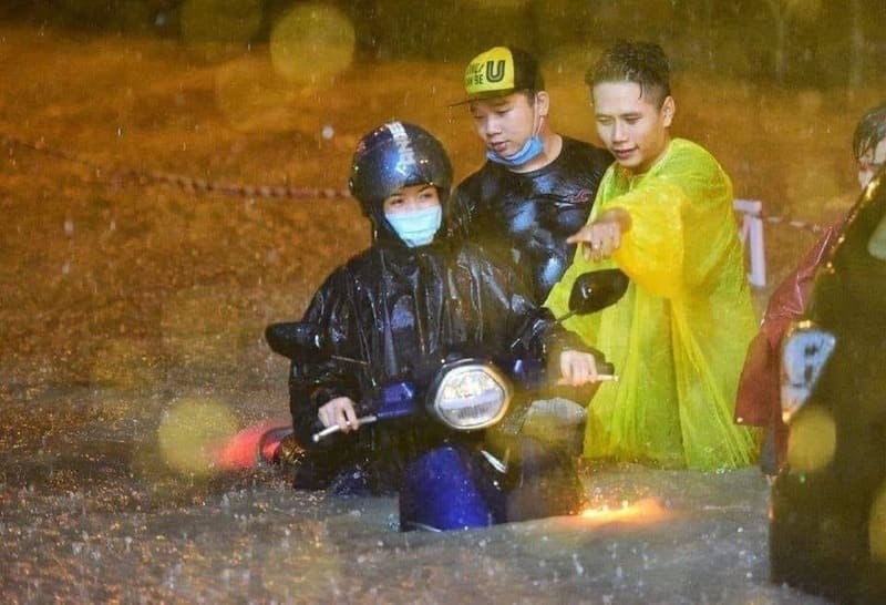 xe máy điện đi mưa có sao không