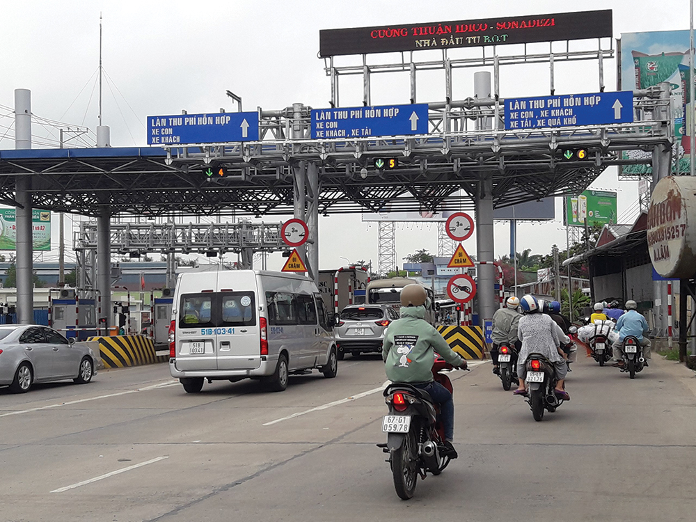 Xe máy có mất phí qua trạm thu phí không?