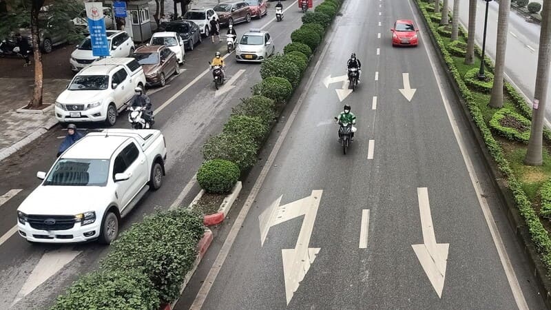 xe máy đi sai làn đường phạt bao nhiêu tiền