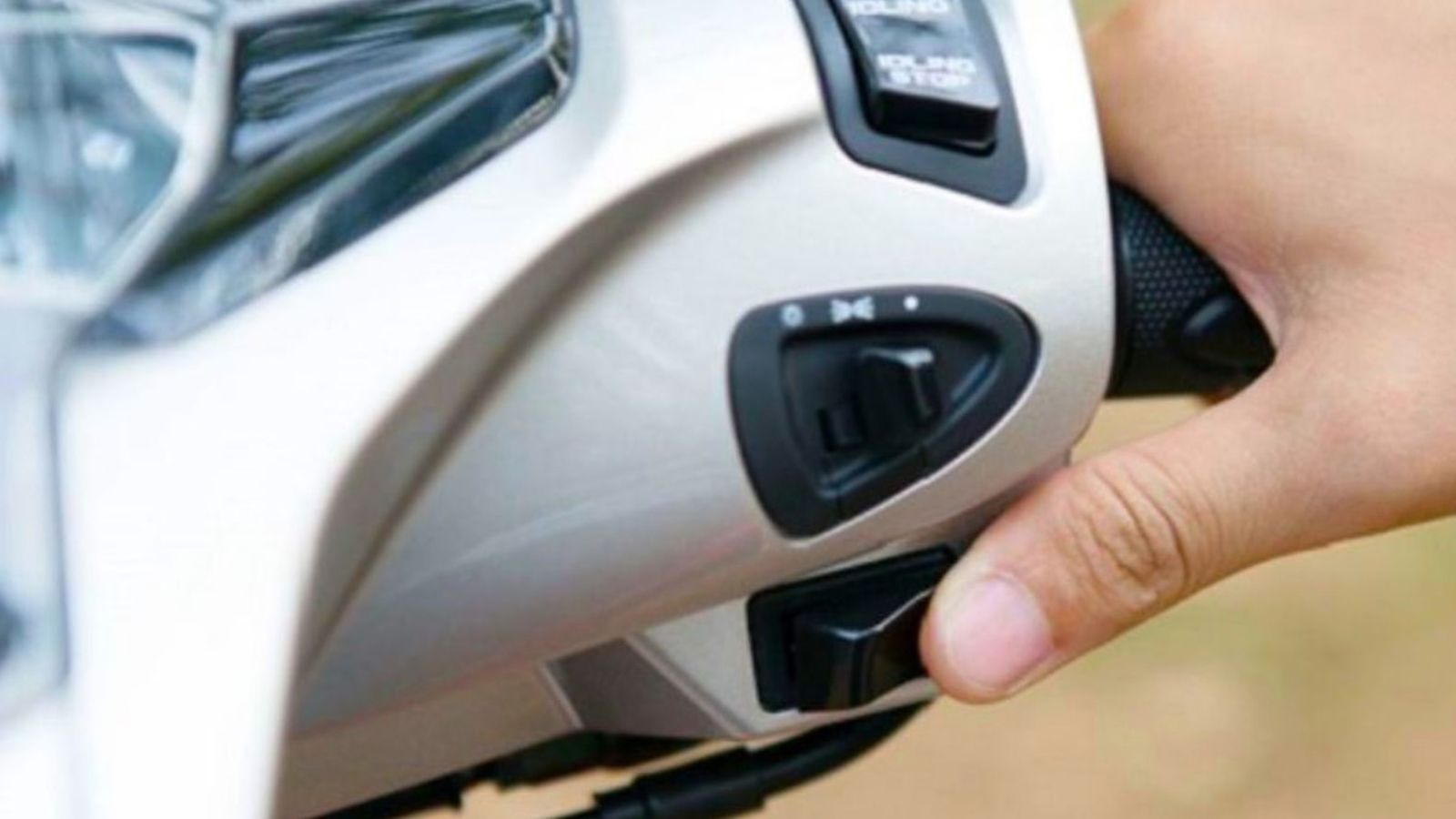 xe nổ máy nhưng không lên ga được