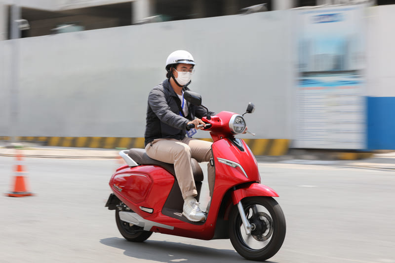 Xe điện tay ga dáng thể thao
