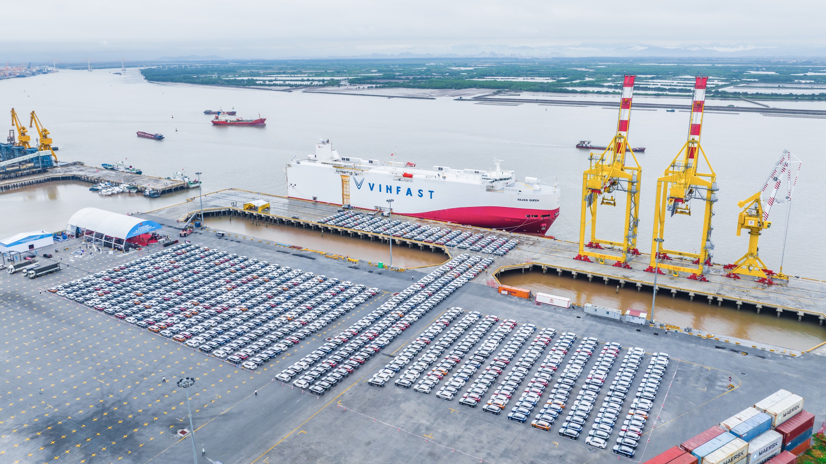 VinFast exports the first batch of electric vehicles